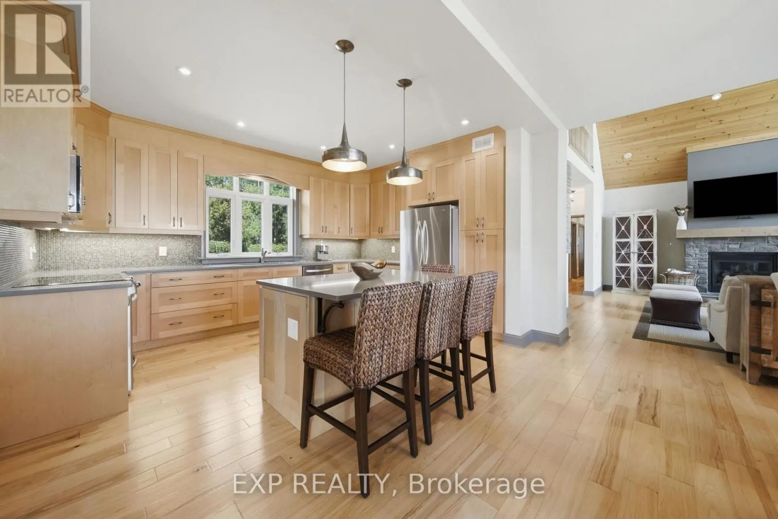797 WOODLAND DRIVE