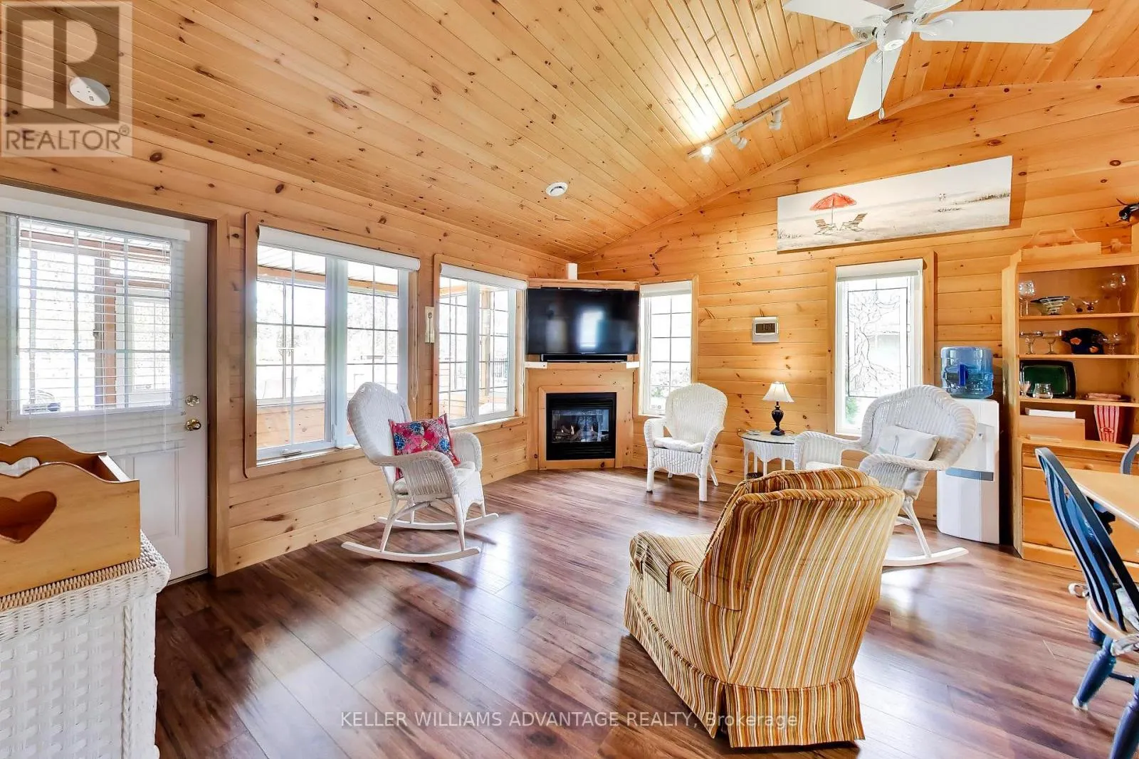10 CABIN CRESCENT