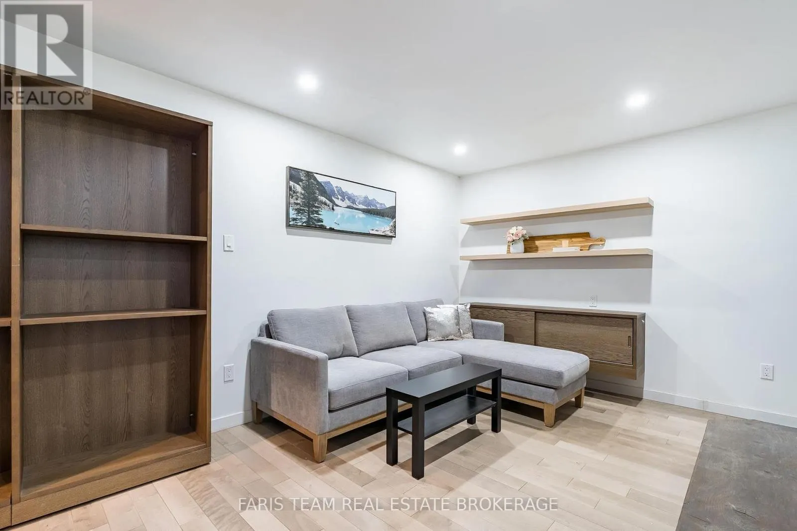 800 MOUNT ST. LOUIS ROAD W