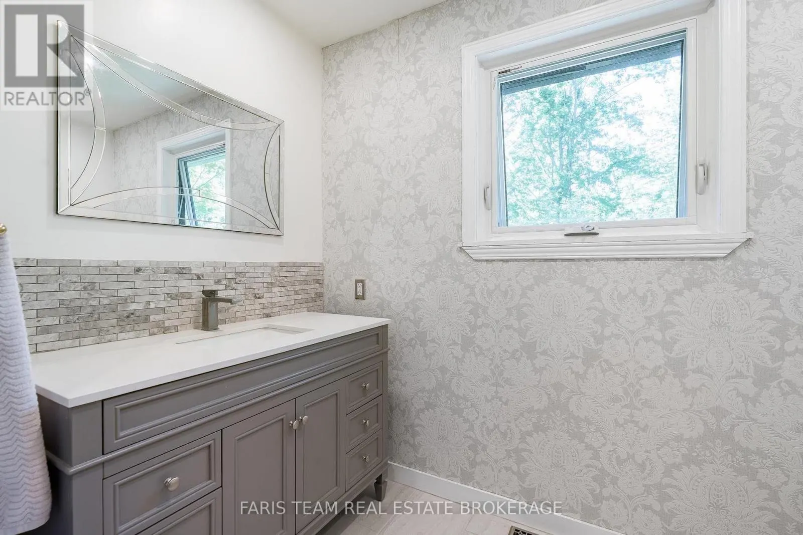 800 MOUNT ST. LOUIS ROAD W