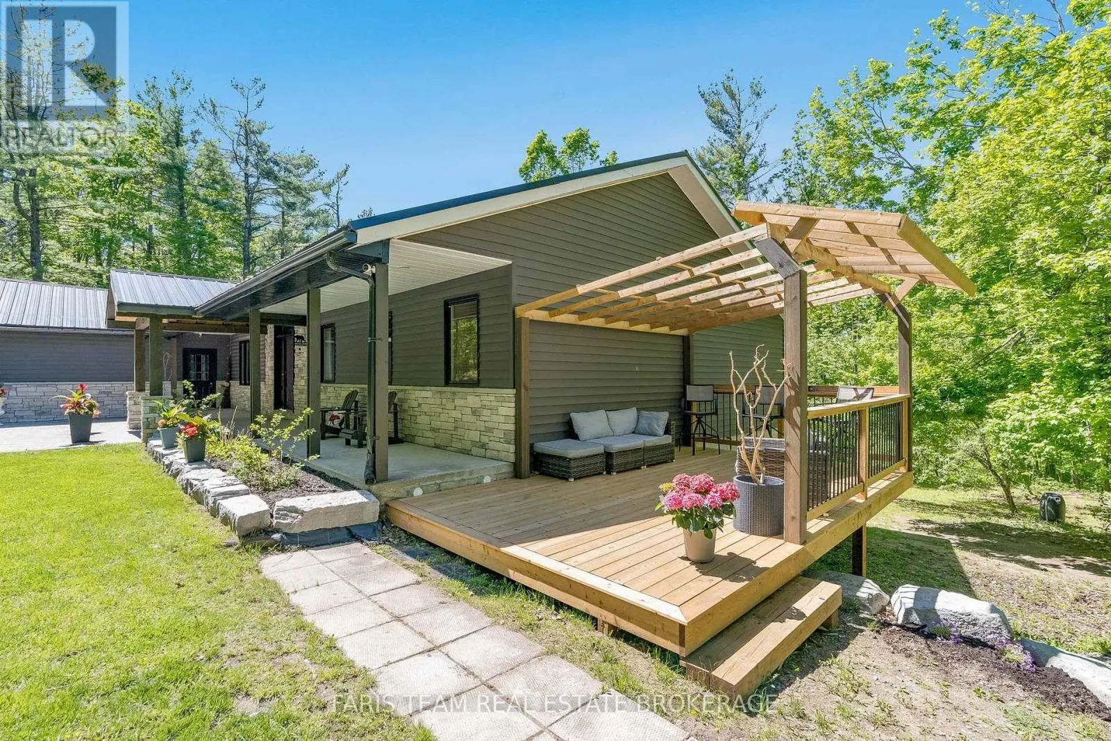 800 MOUNT ST. LOUIS ROAD W