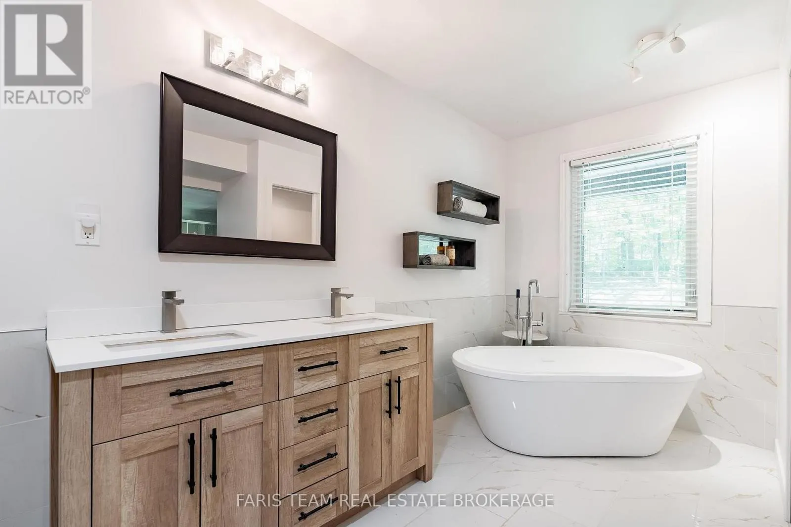 800 MOUNT ST. LOUIS ROAD W