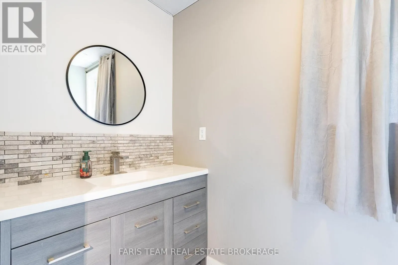 800 MOUNT ST. LOUIS ROAD W