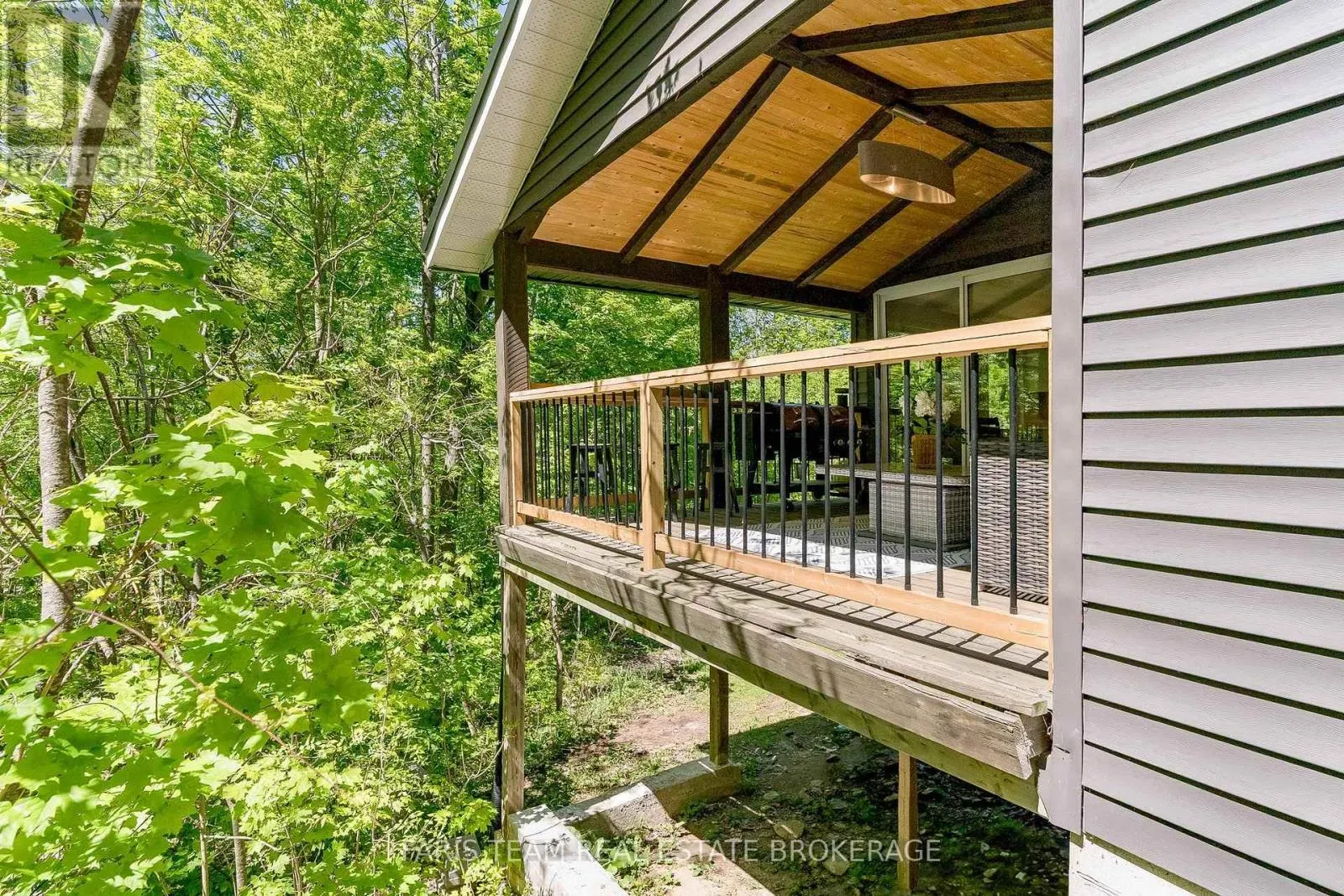 800 MOUNT ST. LOUIS ROAD W