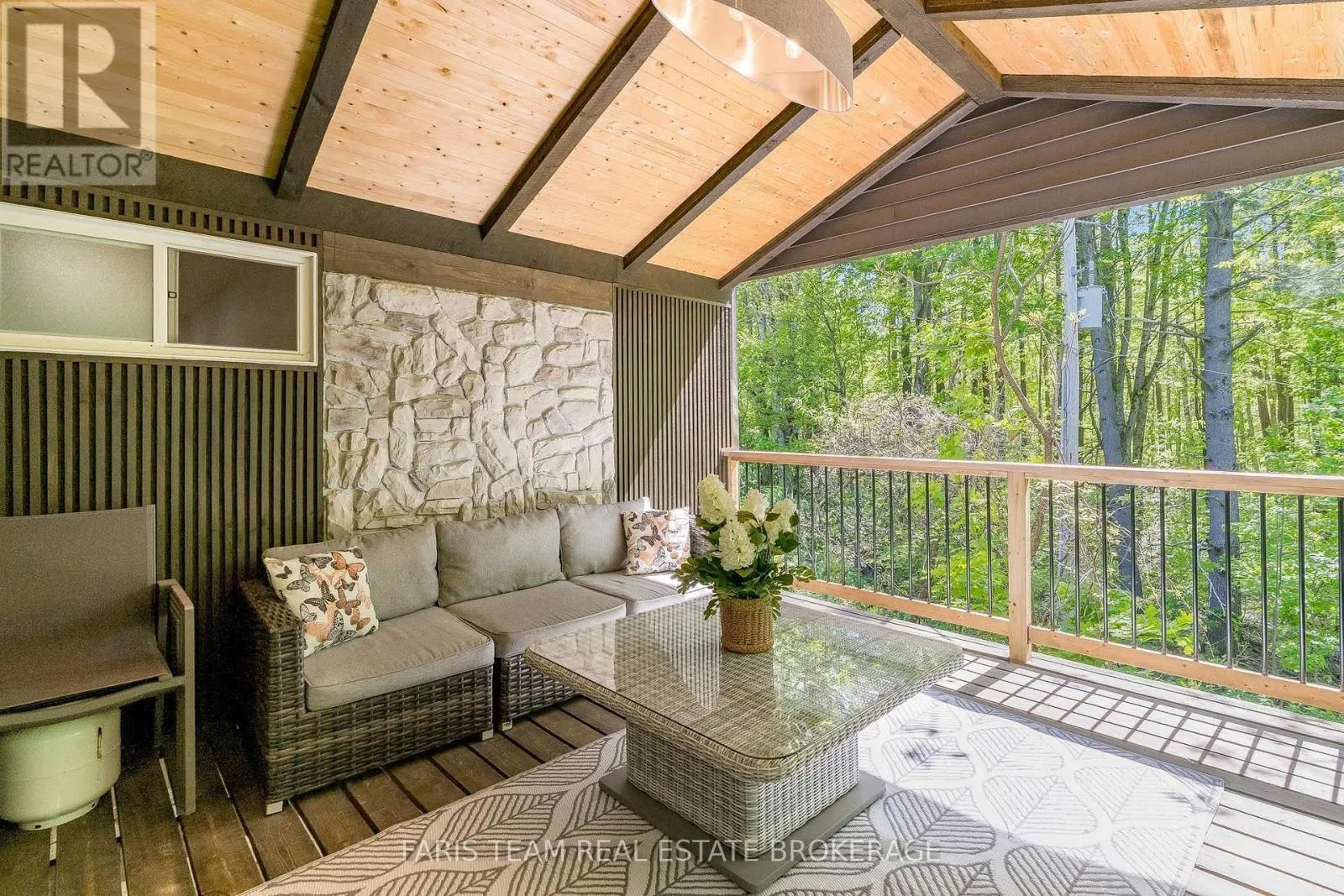 800 MOUNT ST. LOUIS ROAD W