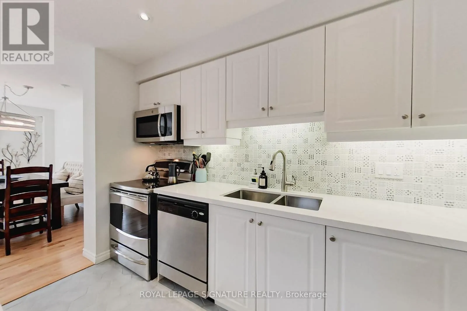 23 SILVER GLEN BOULEVARD