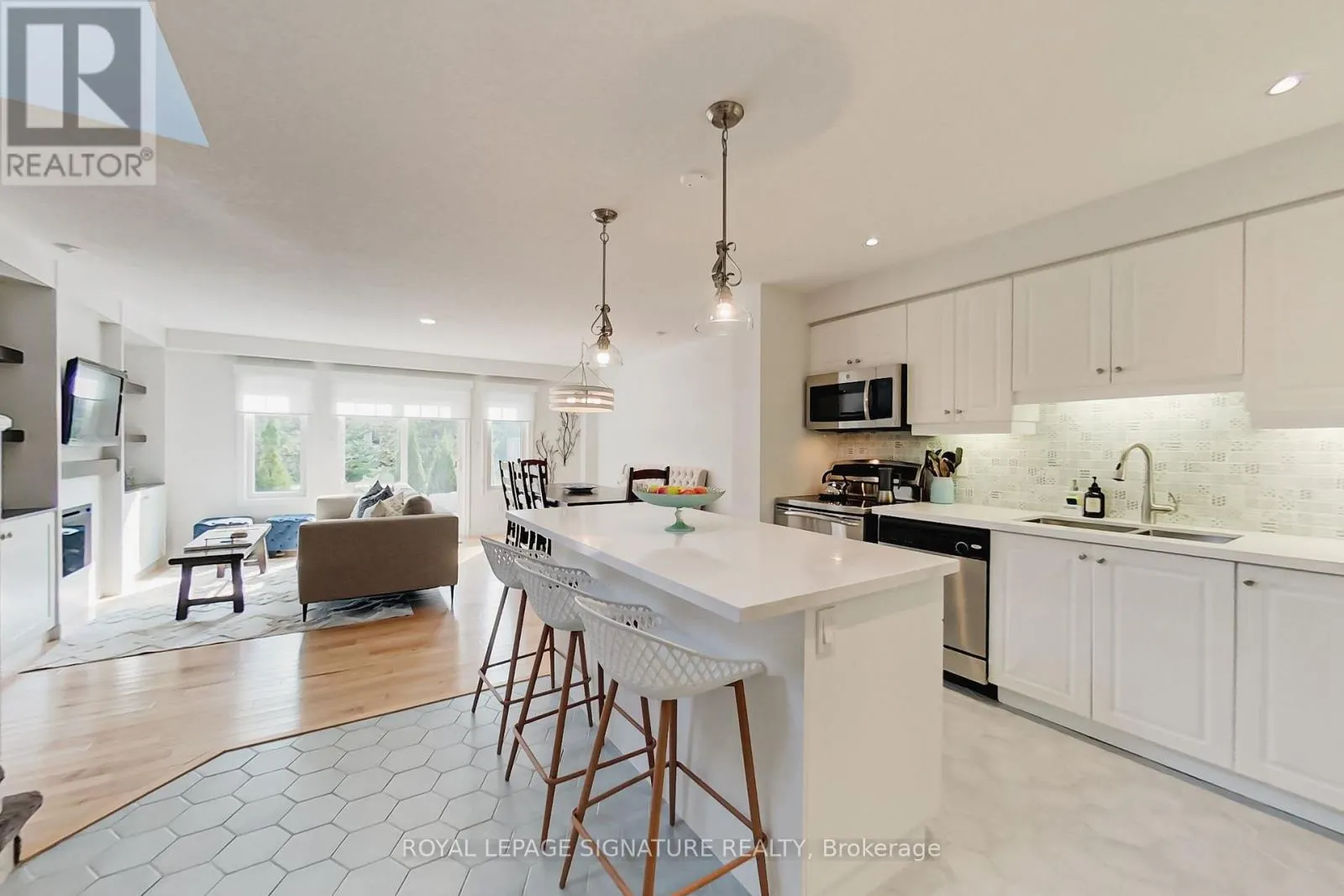 23 SILVER GLEN BOULEVARD