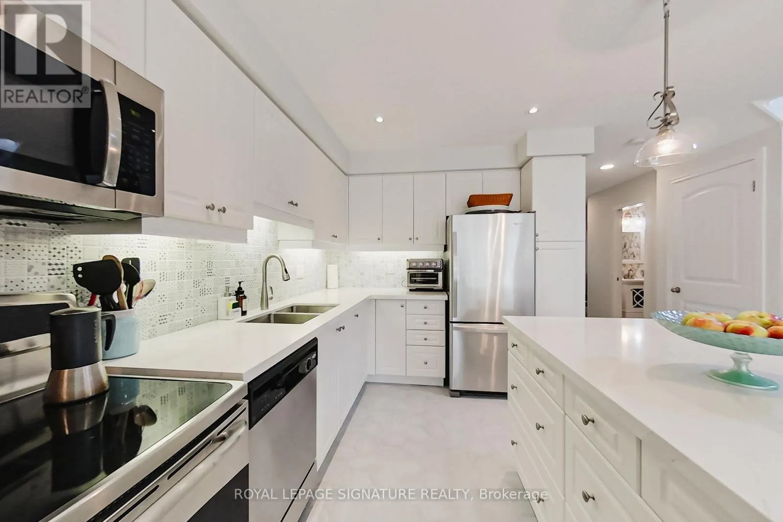 23 SILVER GLEN BOULEVARD