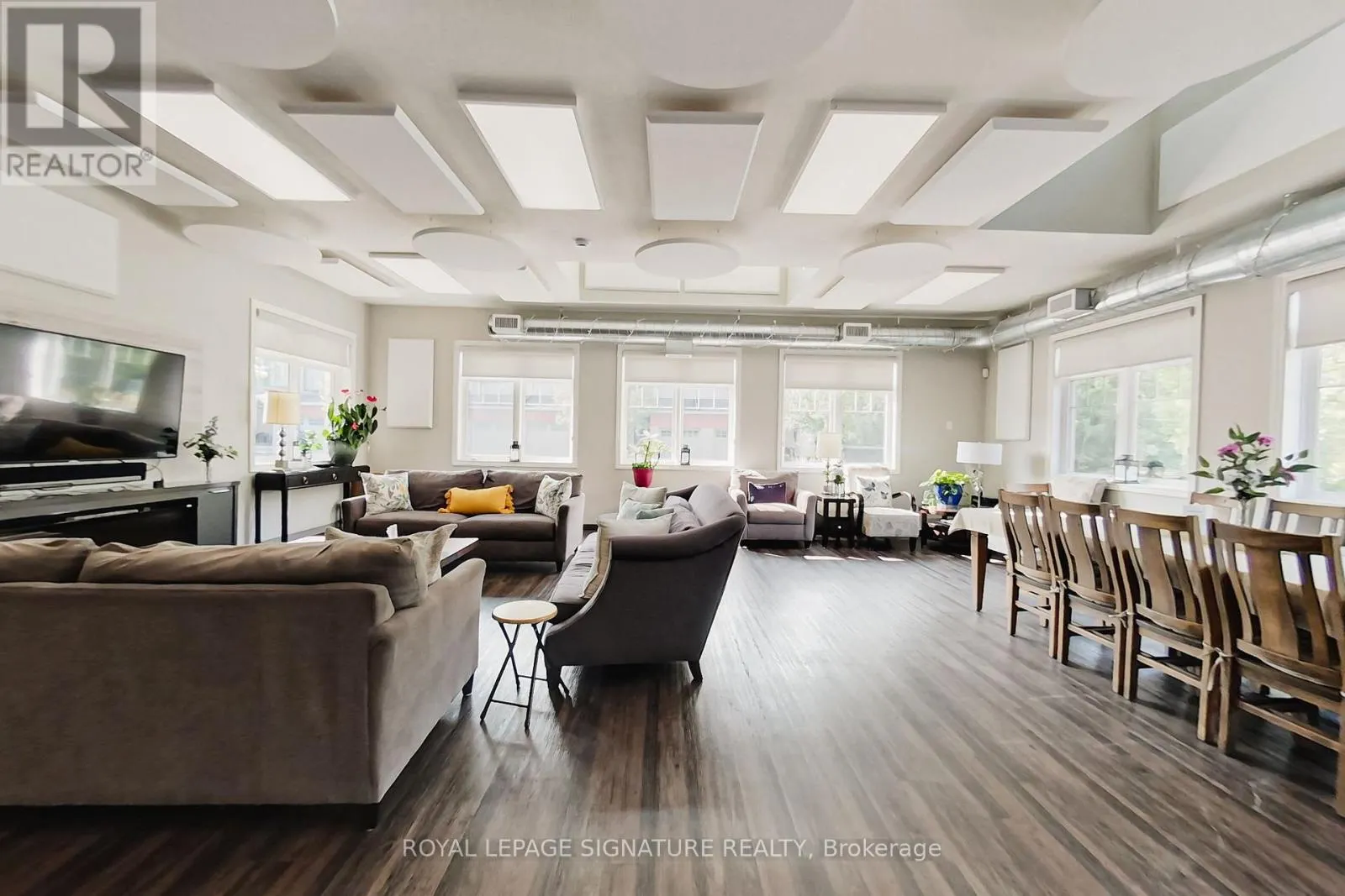 23 SILVER GLEN BOULEVARD