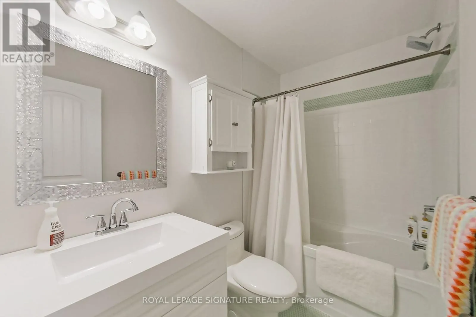 23 SILVER GLEN BOULEVARD