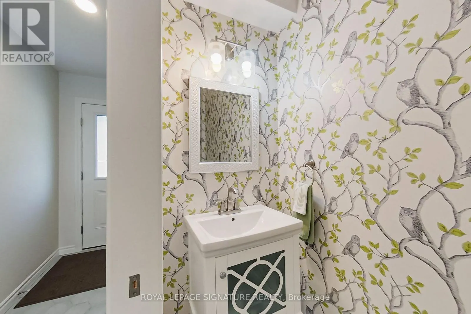 23 SILVER GLEN BOULEVARD