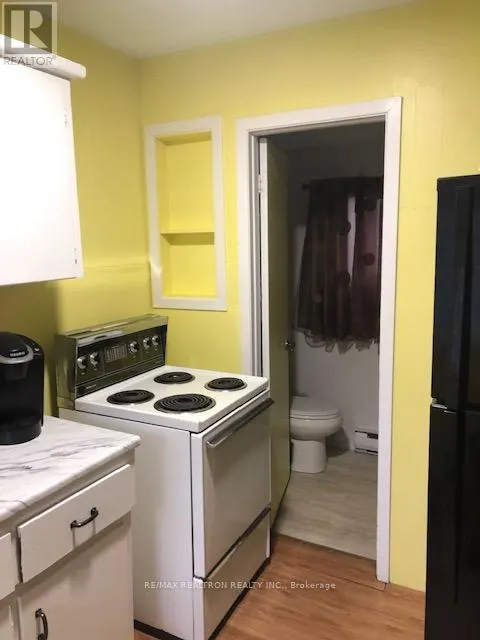 5 RIVER ROAD E