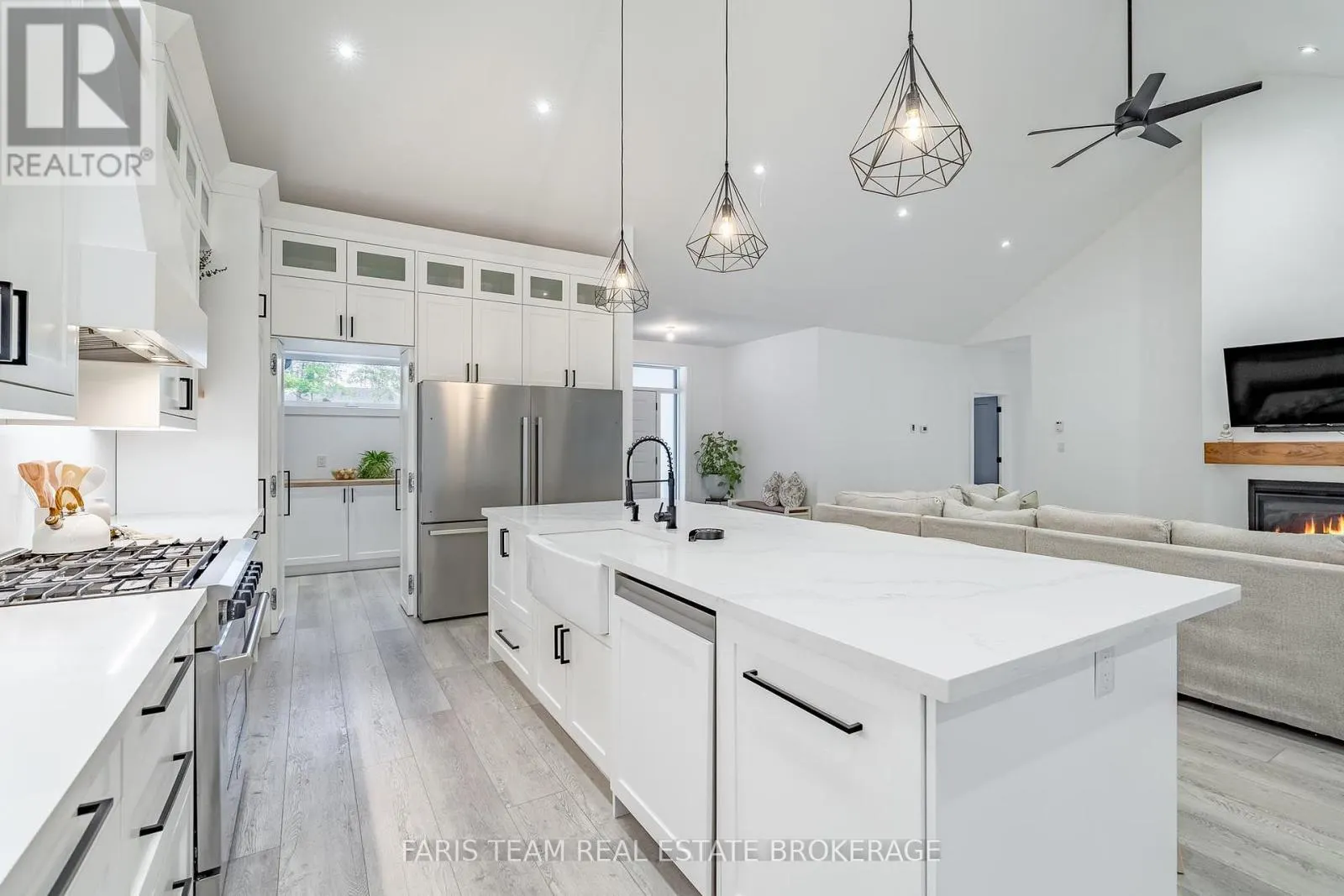 50 BEAUFORT CRESCENT