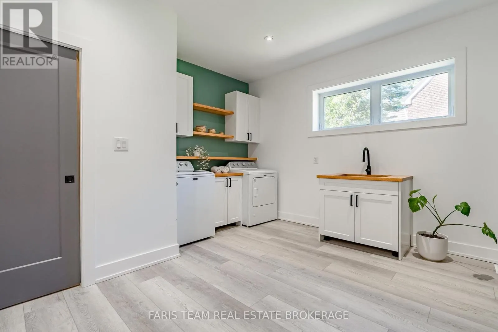 50 BEAUFORT CRESCENT