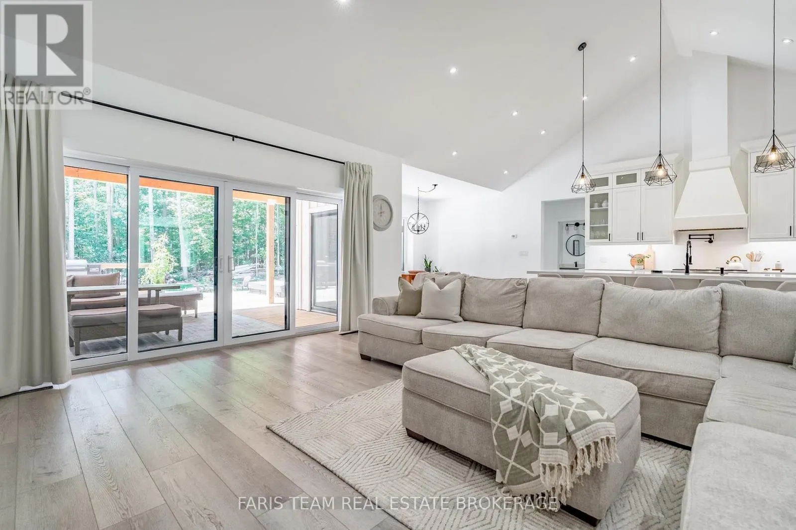 50 BEAUFORT CRESCENT