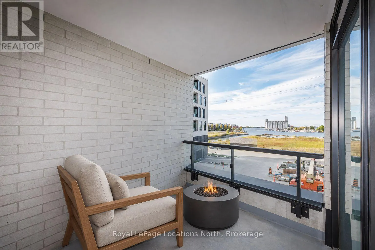 203 - 31 HURON STREET #203