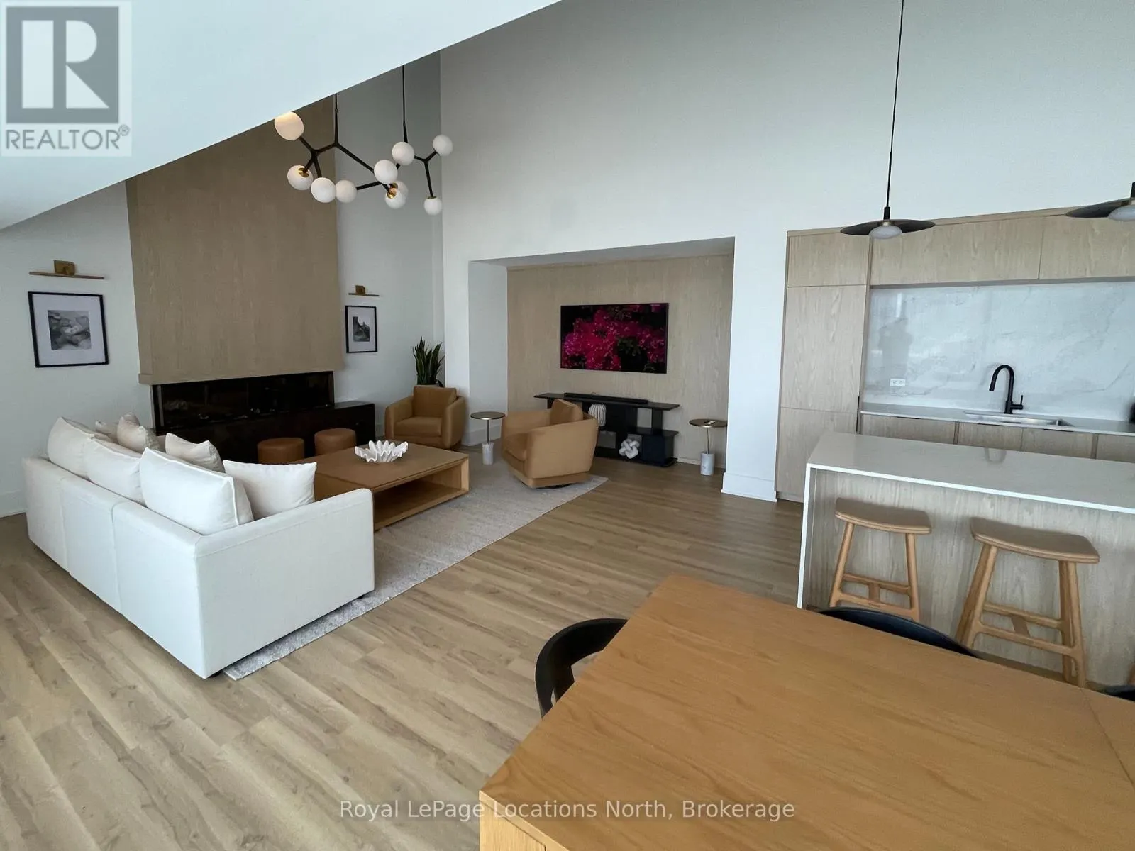 203 - 31 HURON STREET #203