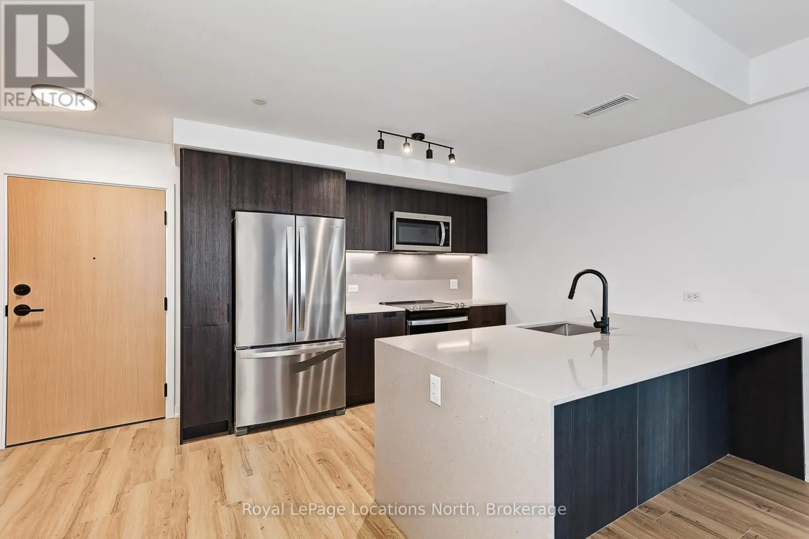 203 - 31 HURON STREET #203