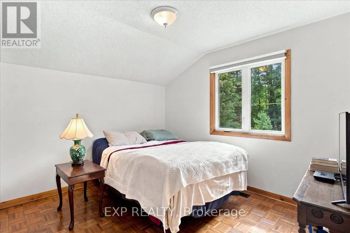 20 PINESHORE CRESCENT