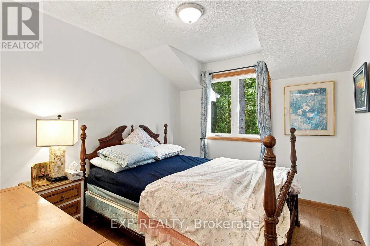 20 PINESHORE CRESCENT