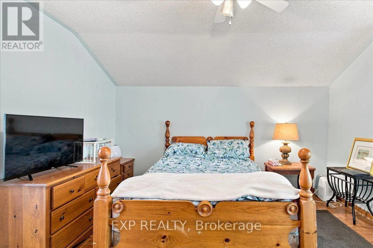 20 PINESHORE CRESCENT
