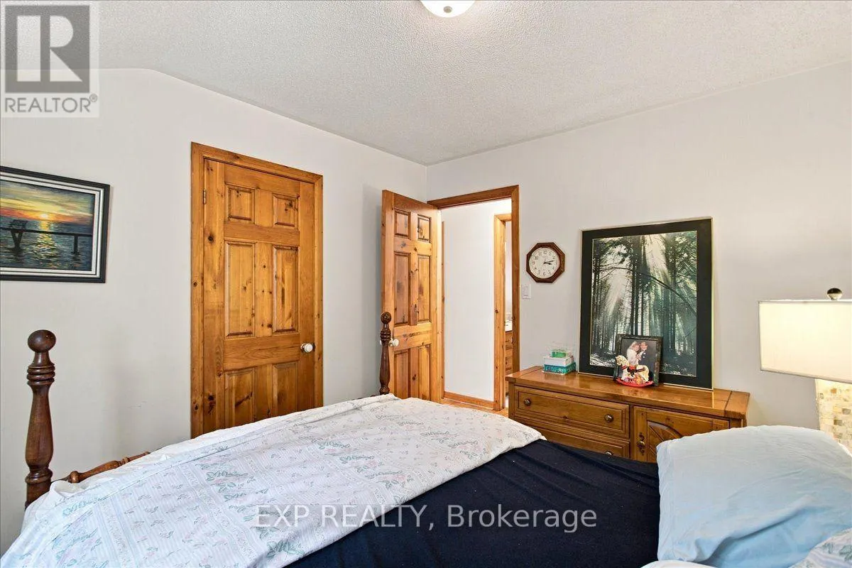 20 PINESHORE CRESCENT