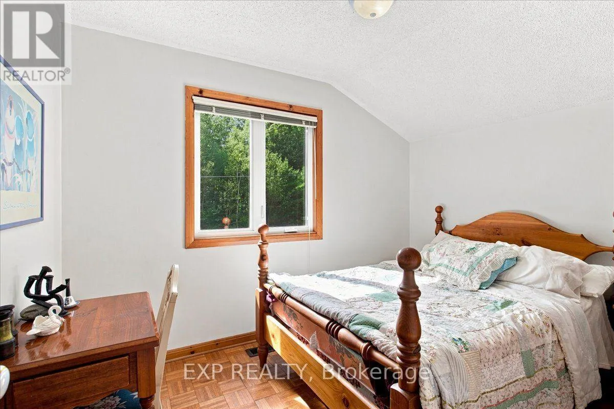 20 PINESHORE CRESCENT