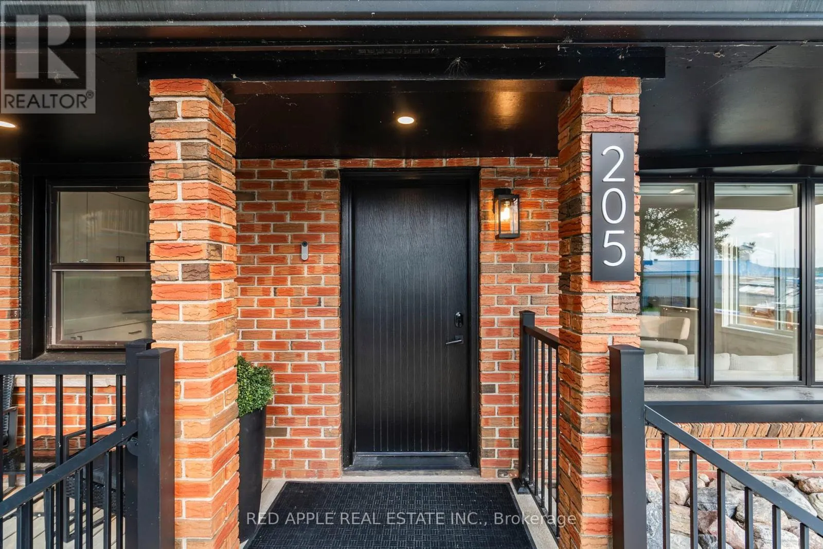 205 HOYT AVENUE