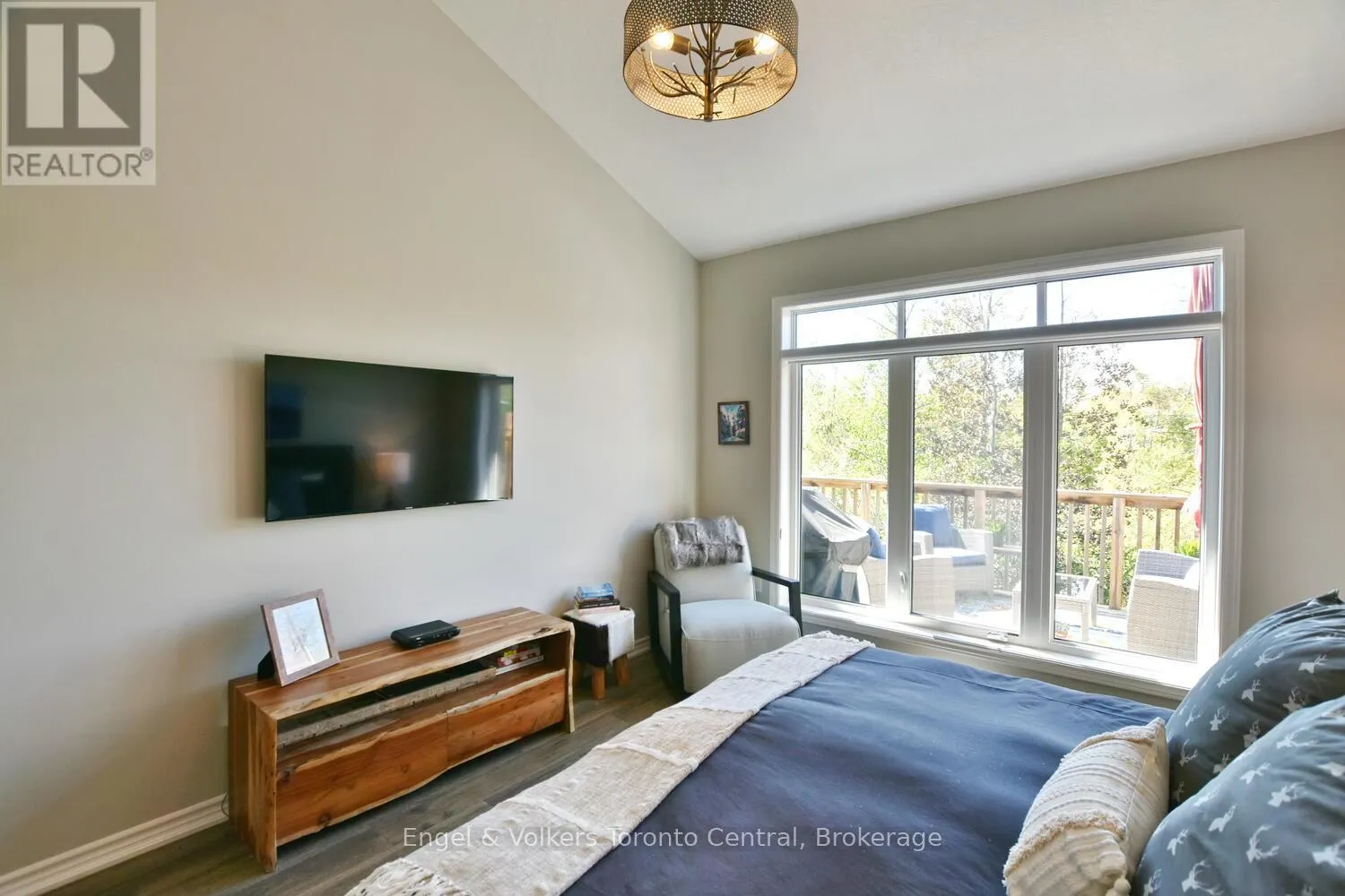 18 ROBBIE WAY