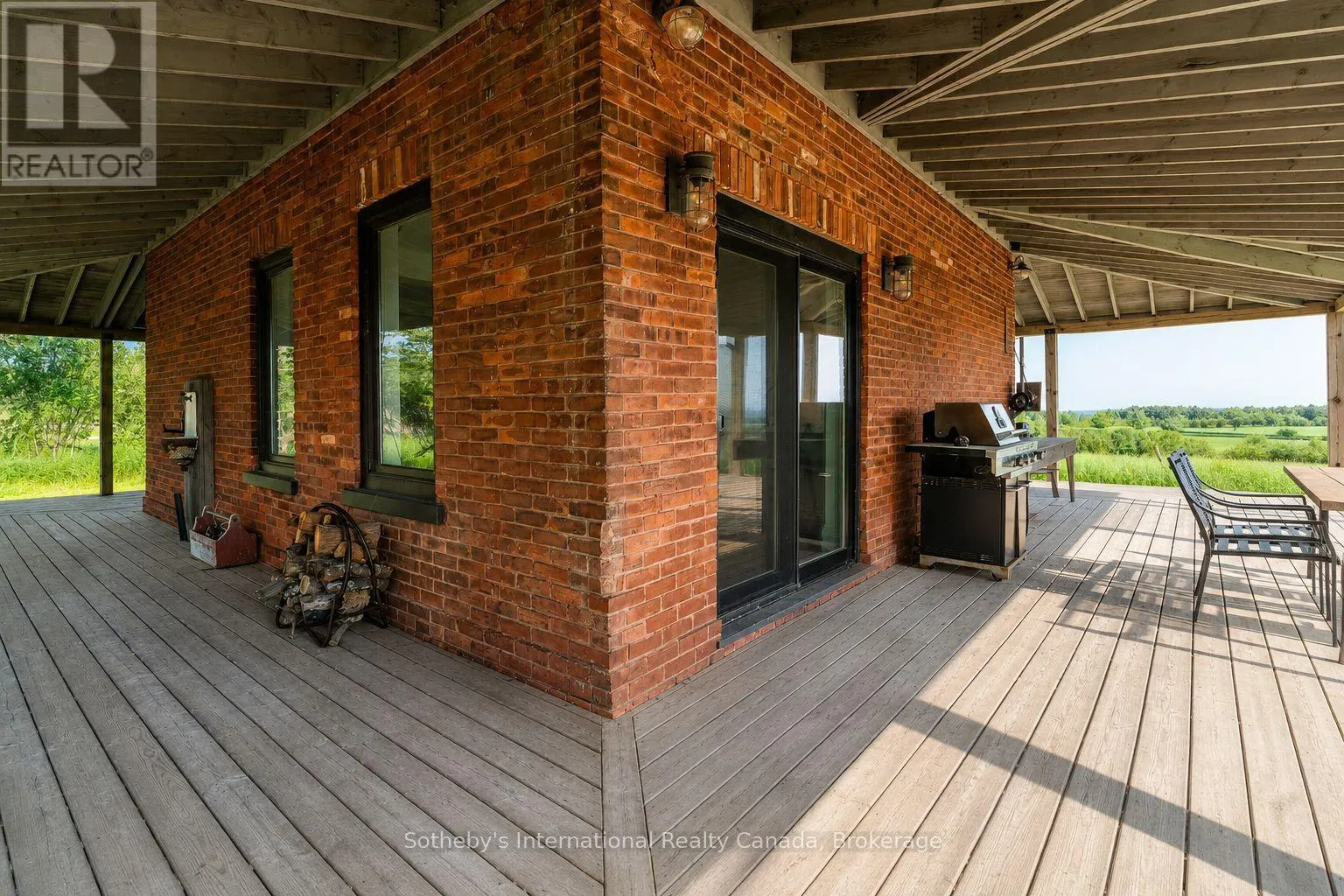 1943 FAIRGROUNDS ROAD S