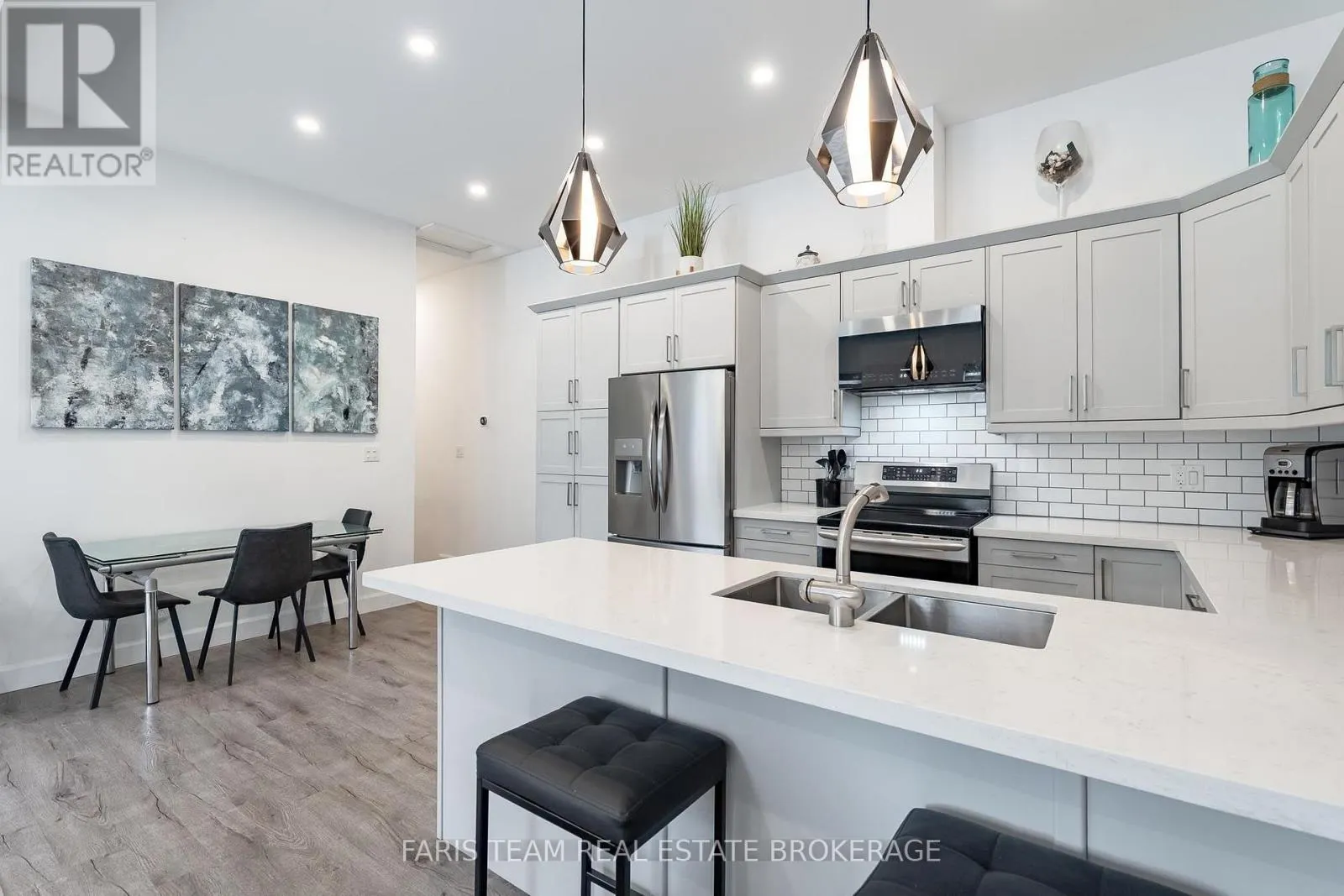 223A HICKORY LANE