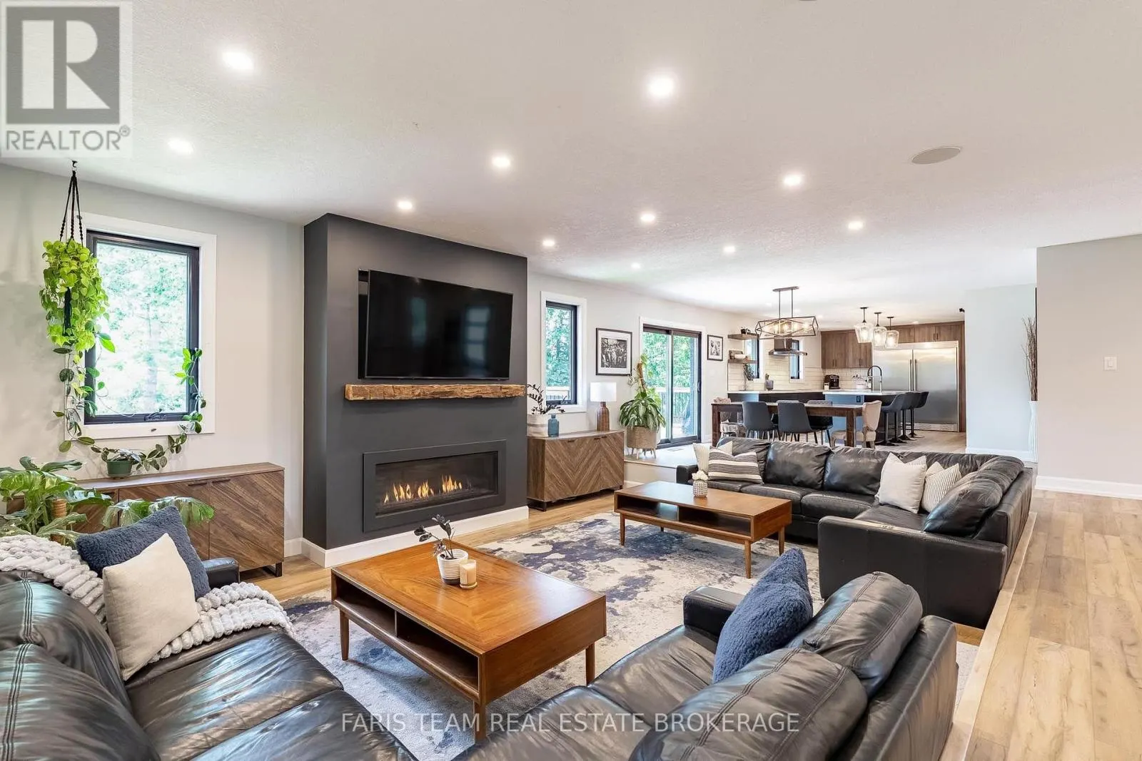 223A HICKORY LANE