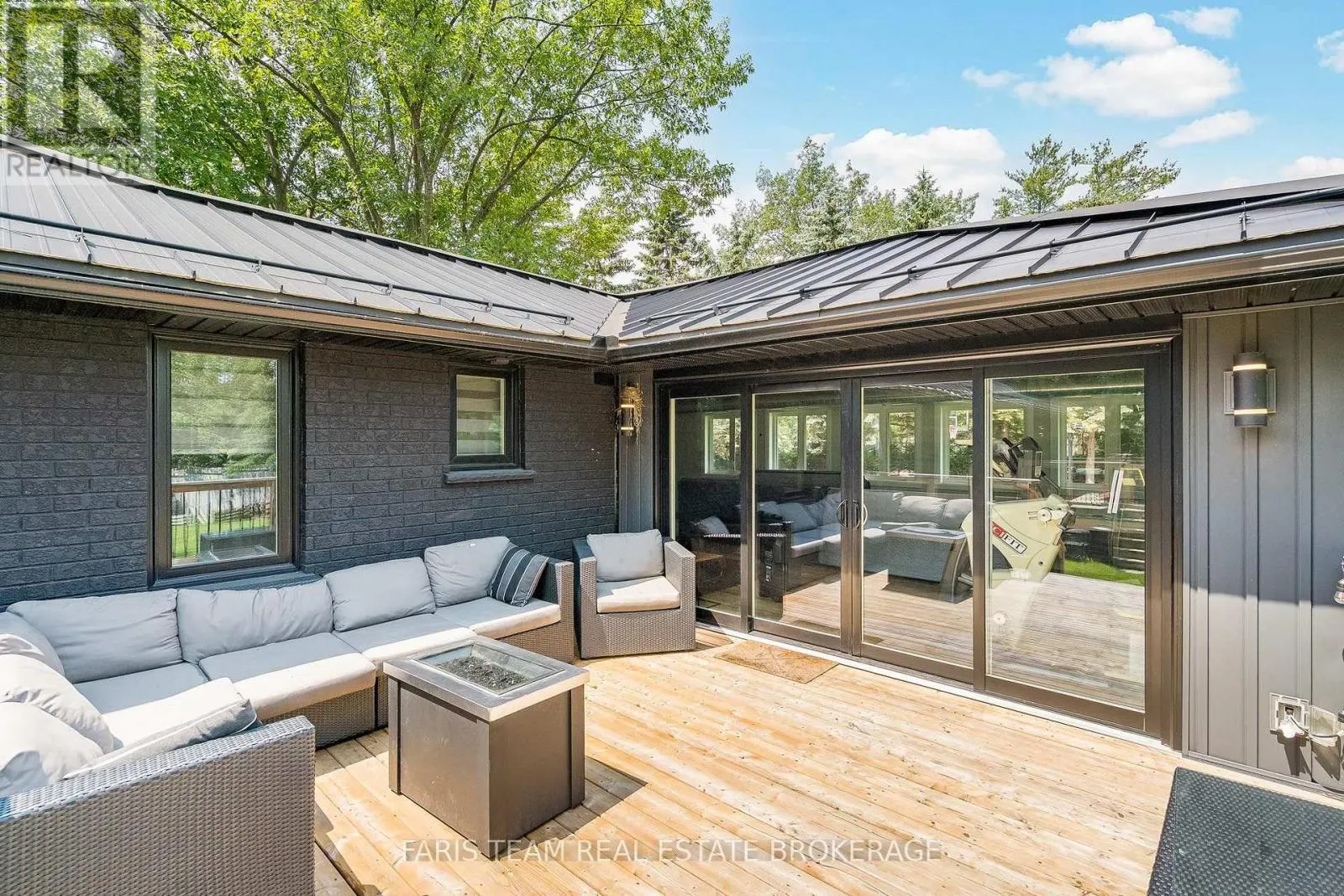 223A HICKORY LANE
