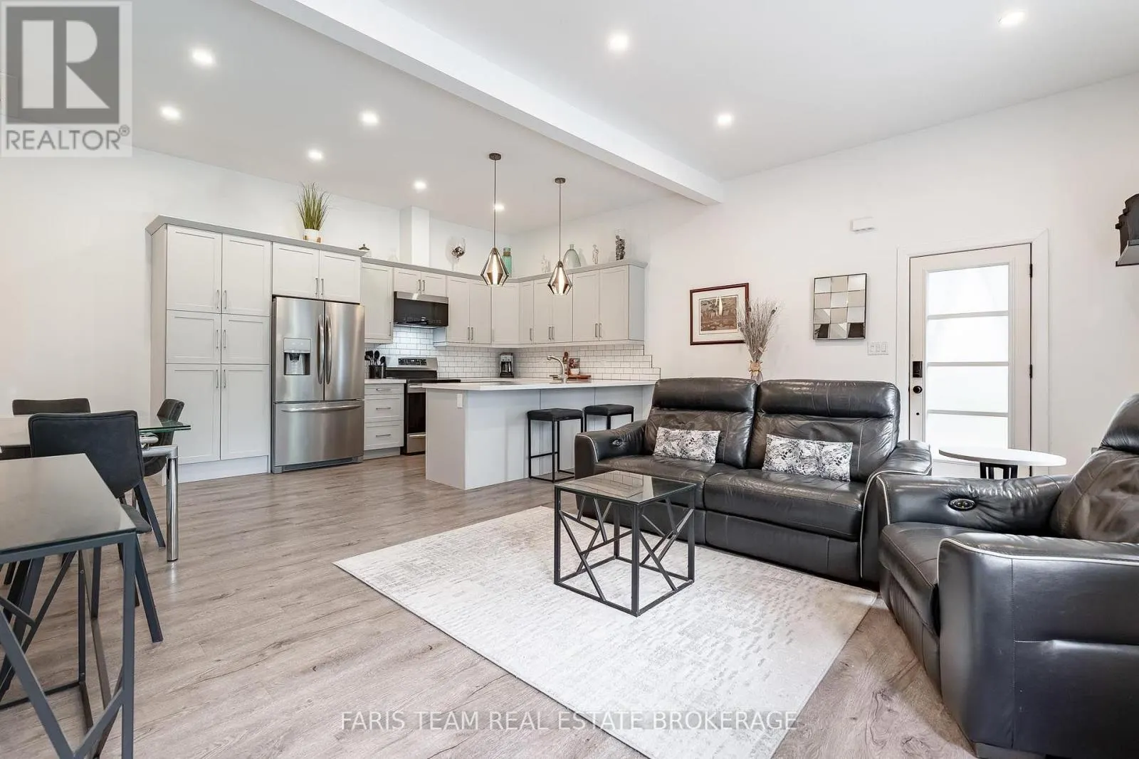 223A HICKORY LANE