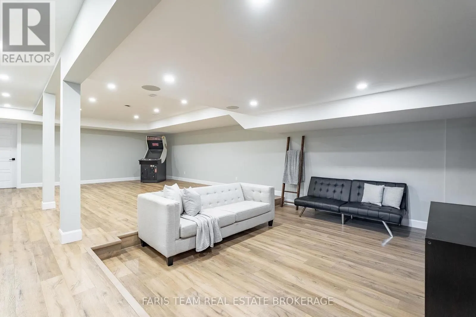 223A HICKORY LANE