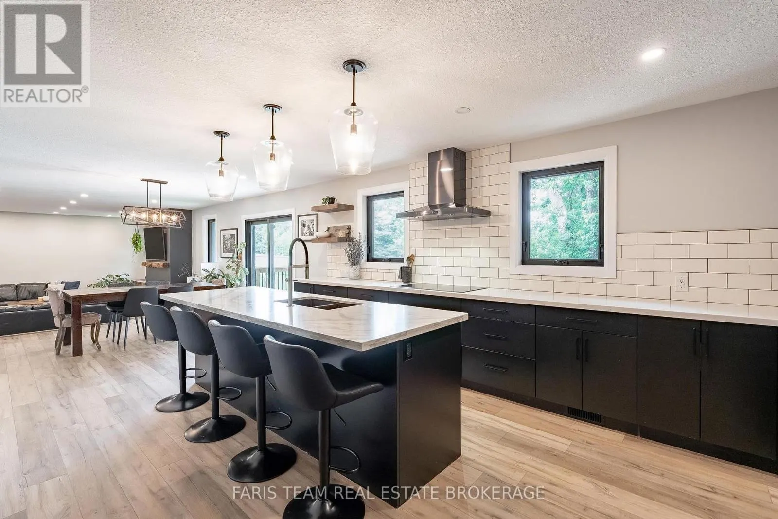 223A HICKORY LANE