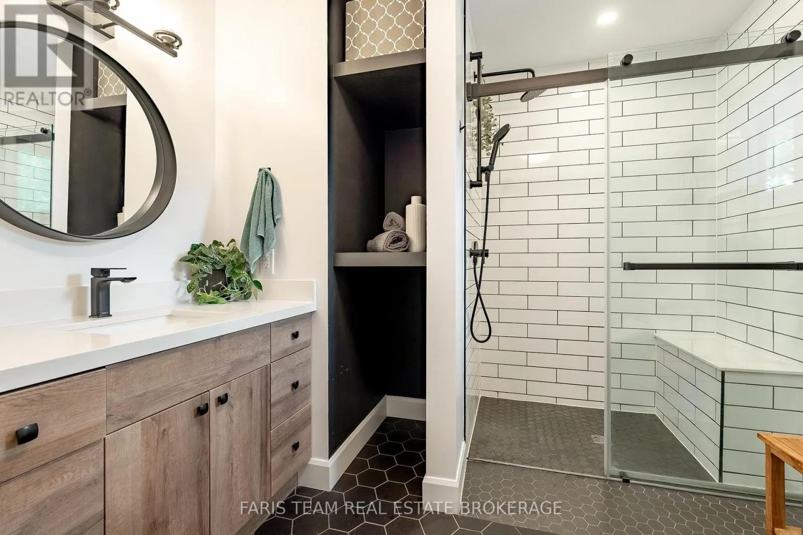 223A HICKORY LANE