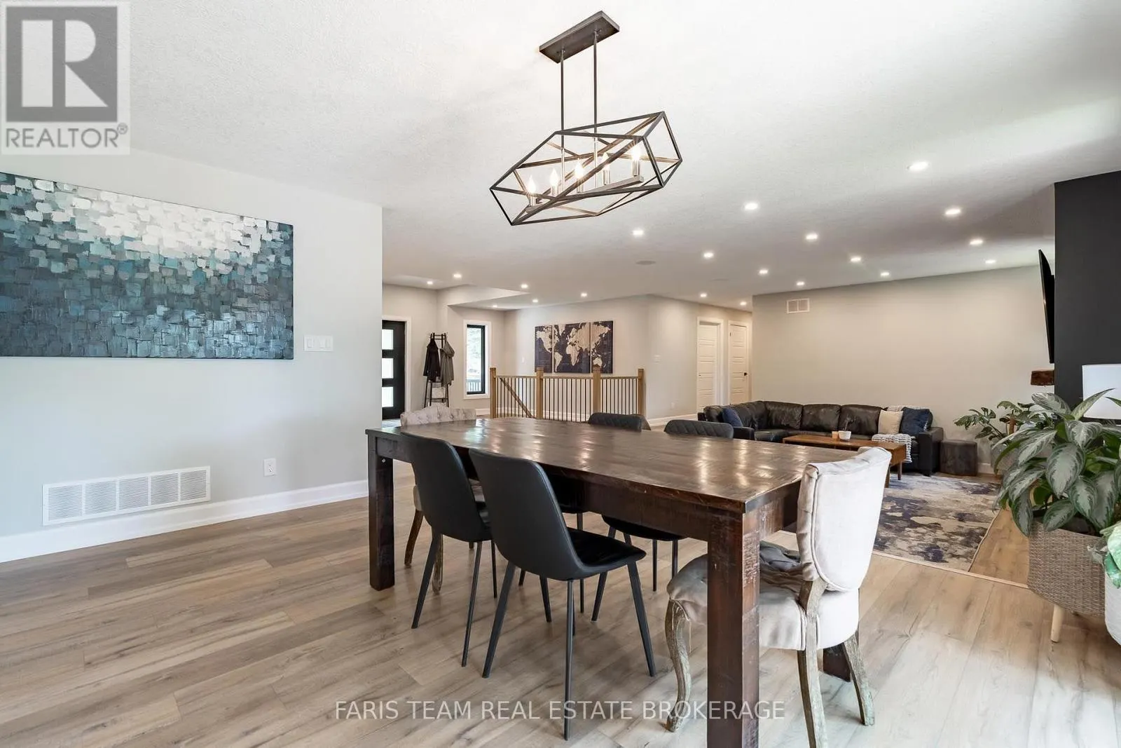 223A HICKORY LANE