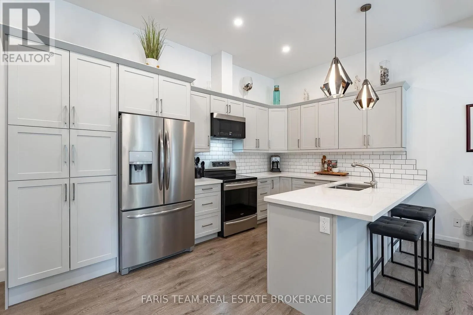 223A HICKORY LANE