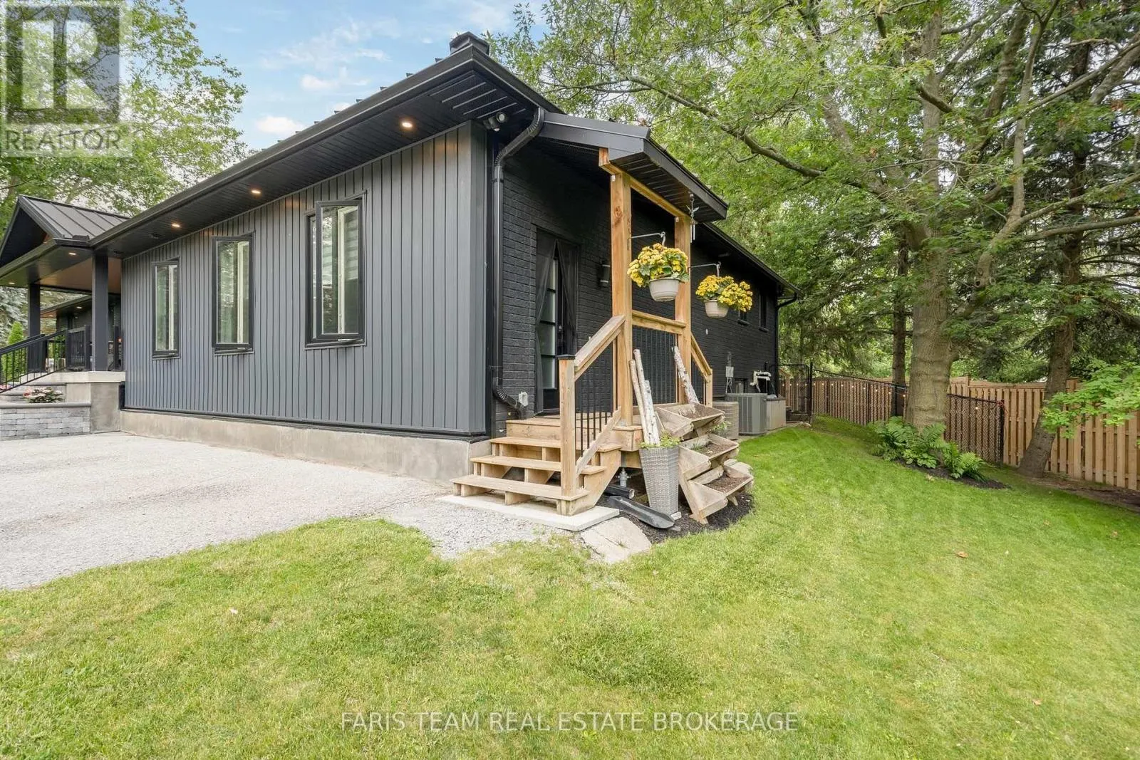 223A HICKORY LANE