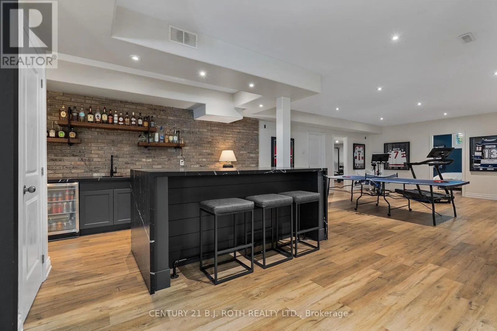 42 LILAC LANE