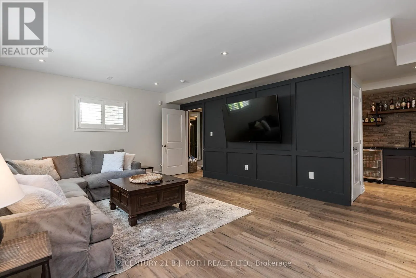42 LILAC LANE