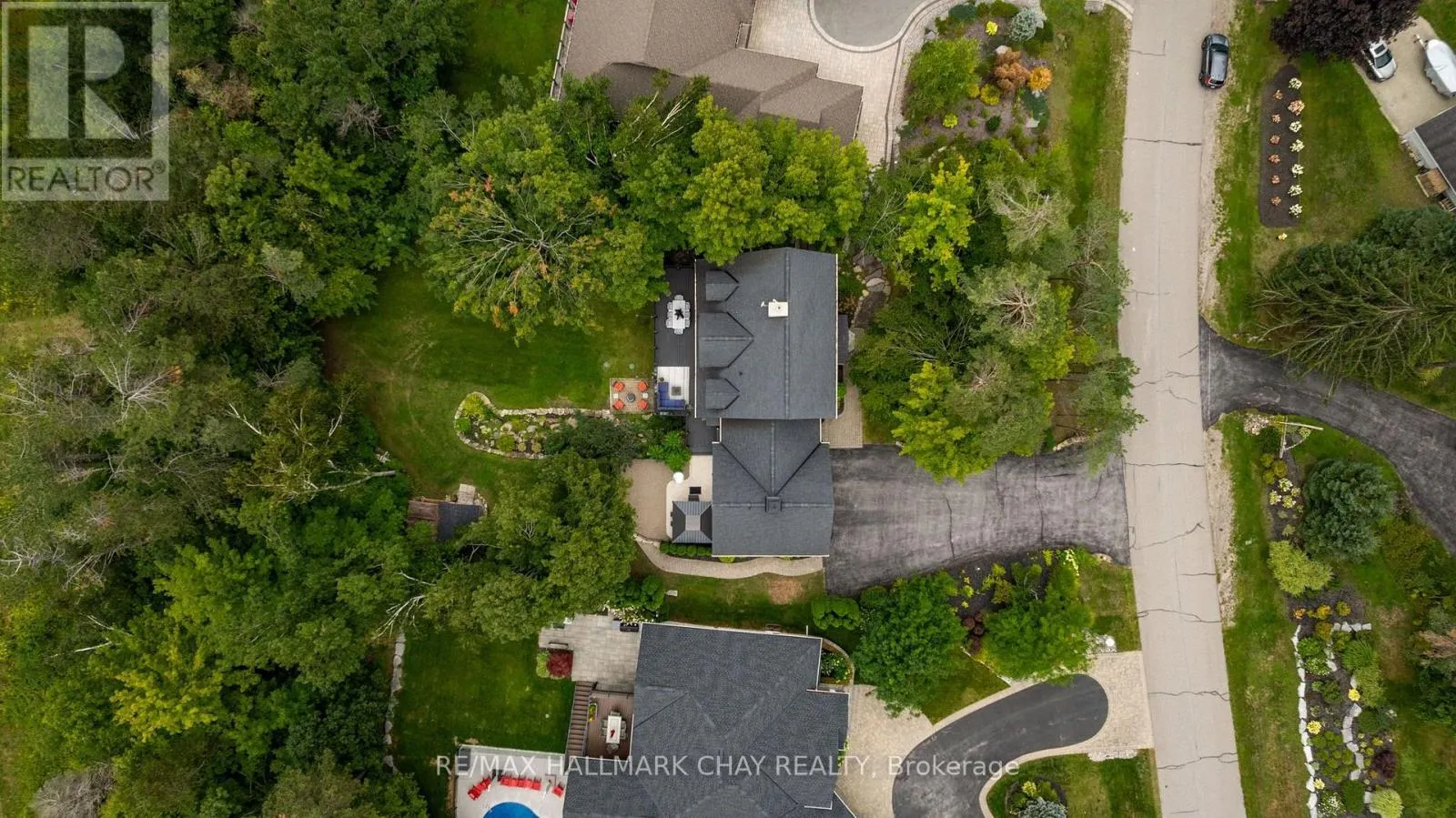 9 BRIDLE PATH