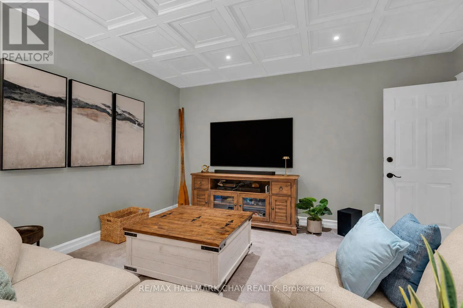 9 BRIDLE PATH