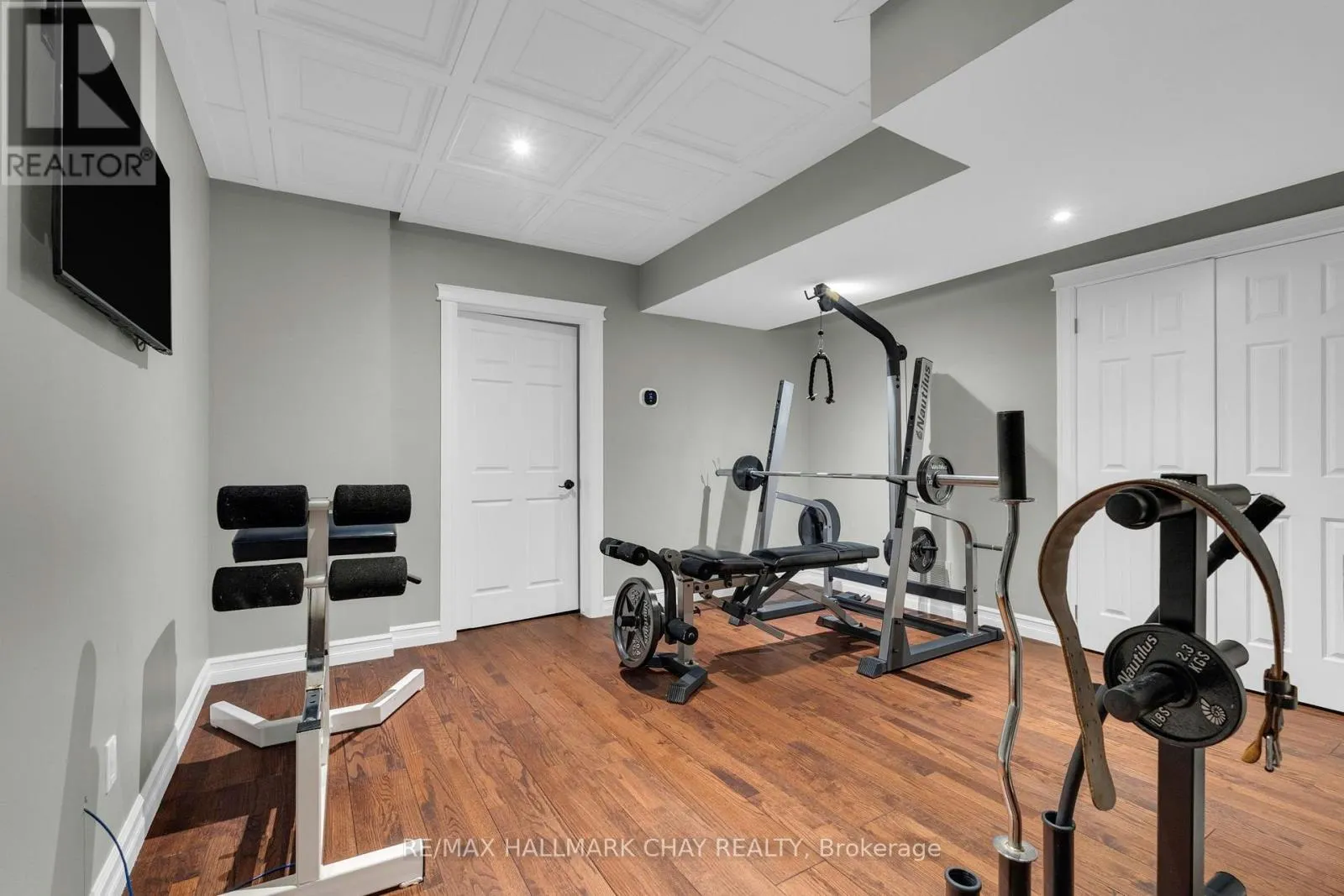 9 BRIDLE PATH