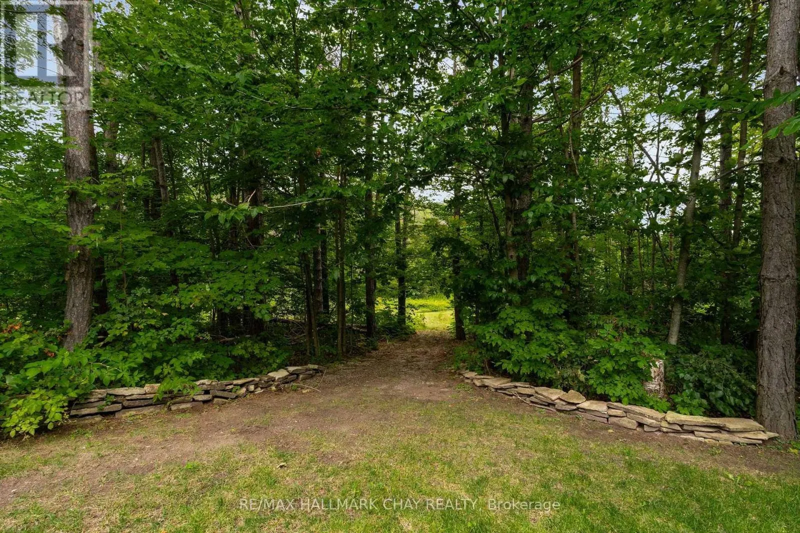 9 BRIDLE PATH