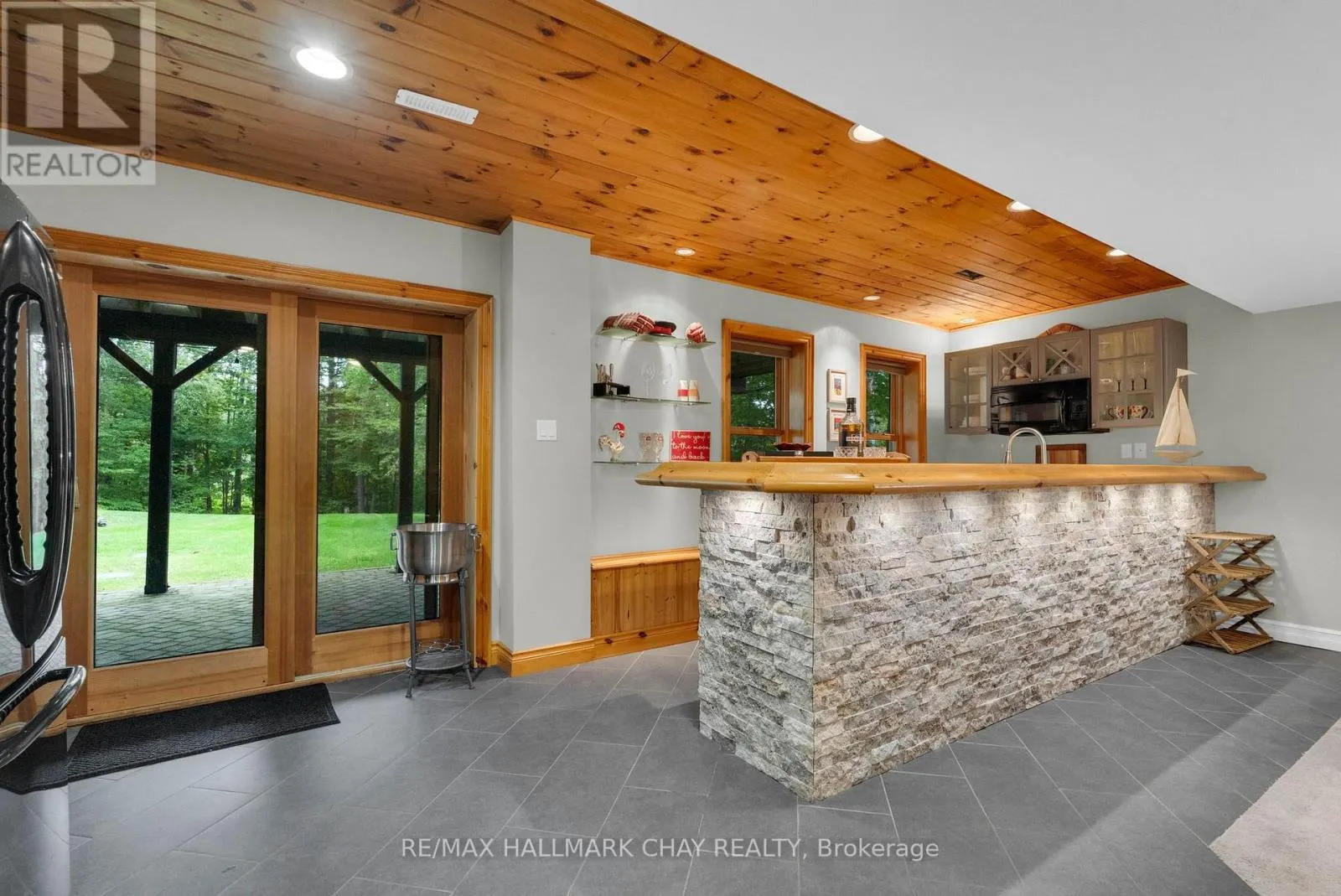 9 BRIDLE PATH
