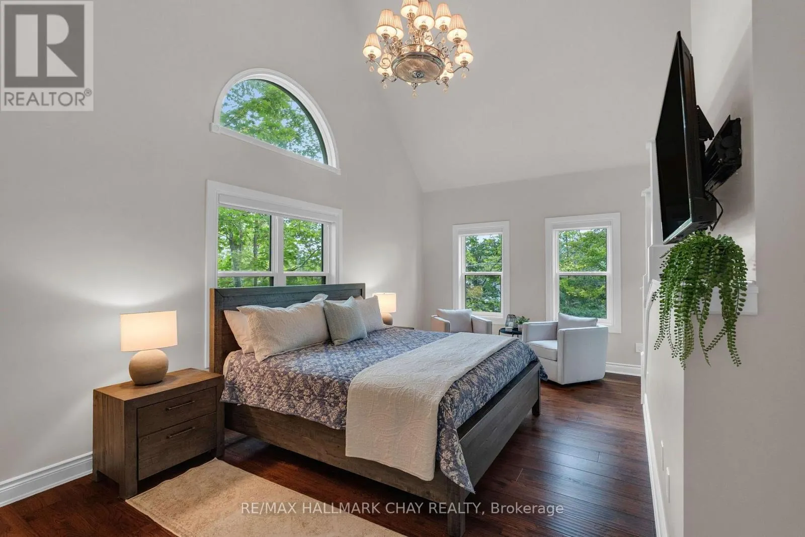 9 BRIDLE PATH