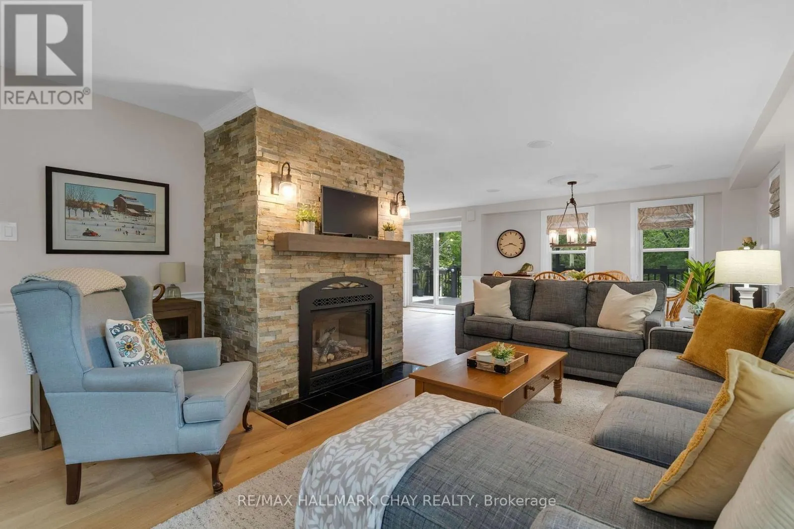 9 BRIDLE PATH