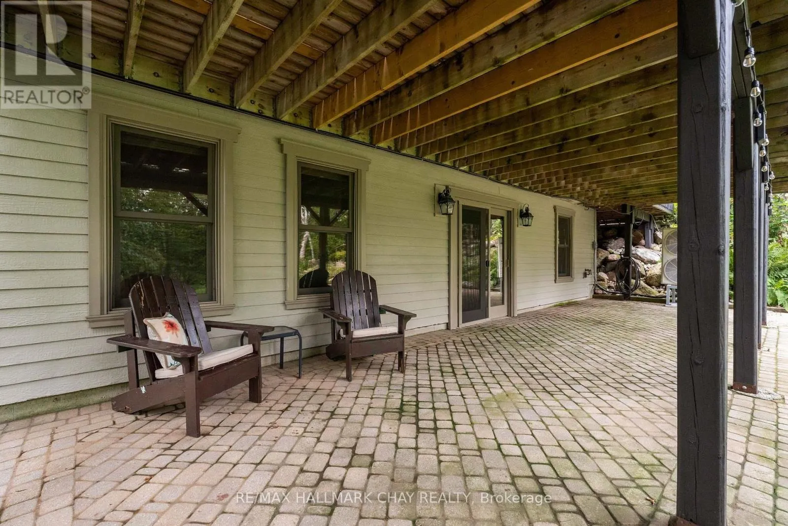 9 BRIDLE PATH